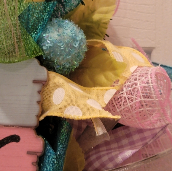 NEW 21 inch Easter Wreath/ Pastel Colored Easter Greetings Wreath - Picture 8 of 10